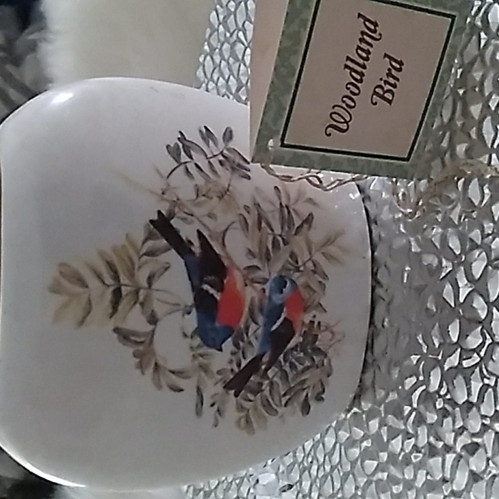 VASE WITH WOODLAND BIRDS